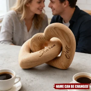 Custom engraved wood linked hearts anniversary gift for couple, adorno de madera personalizado, décoration cœur en bois, personalisiertes Geschenk für Paare, カスタム木製ハートの置物